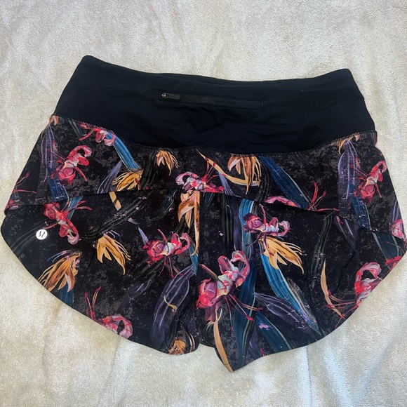 Lululemon speed up high rise 2.5 inch shorts veiled floral black multi - Picture 3 of 3